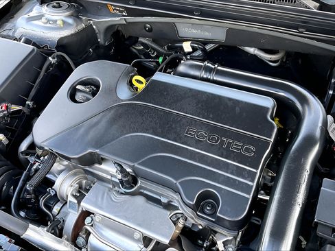 Used 2024 Chevrolet Malibu LT FWD image 32