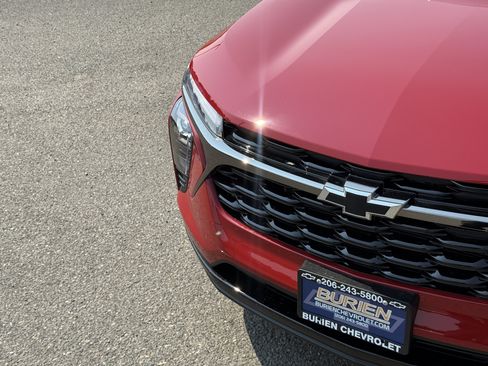 New 2026 Chevrolet Trax RS w/ Sunroof Package FWD image 38