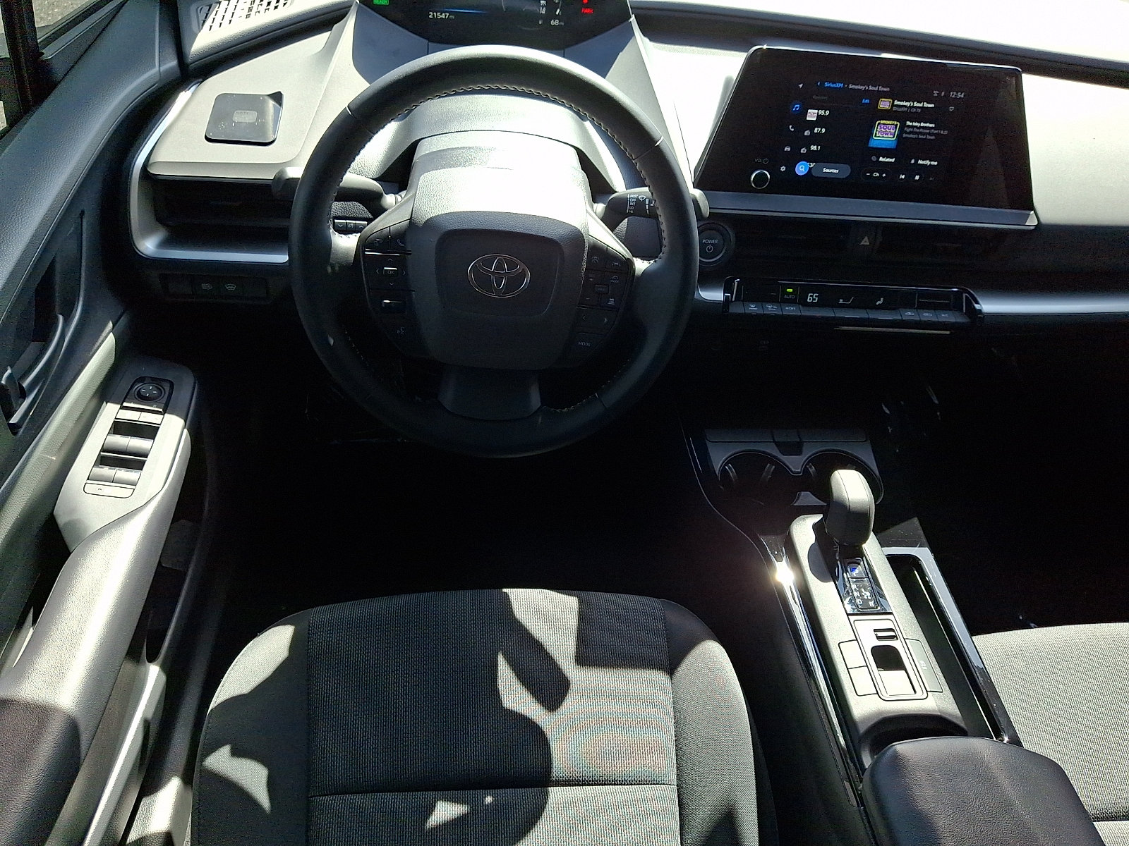 Used 2024 Toyota Prius LE AWD/4WD image 11