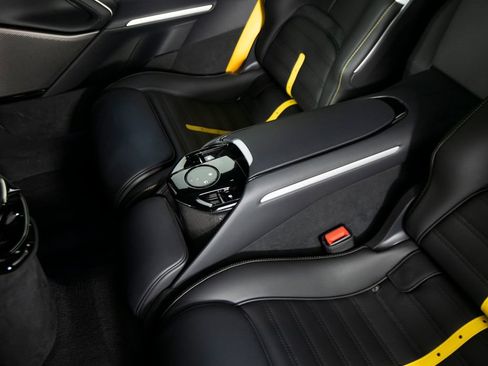 Used 2025 Ferrari Purosangue AWD/4WD image 37