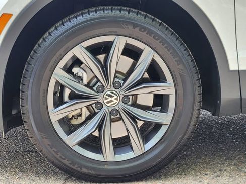 Used 2022 Volkswagen Tiguan SE AWD/4WD image 9