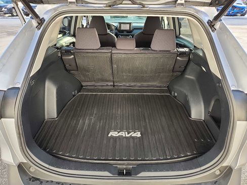 Used 2022 Toyota RAV4 XLE image 28