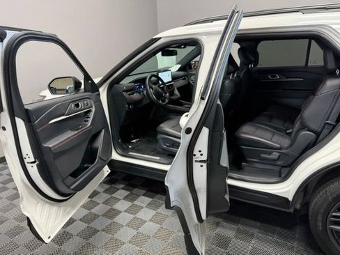Used 2025 Ford Explorer ST-Line w/ Premium Package AWD/4WD image 13