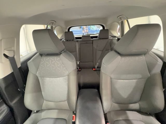 Used 2025 Toyota RAV4 XLE FWD image 28