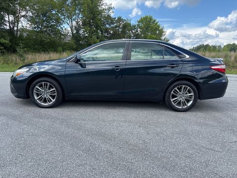 Used 2017 Toyota Camry SE FWD image 2