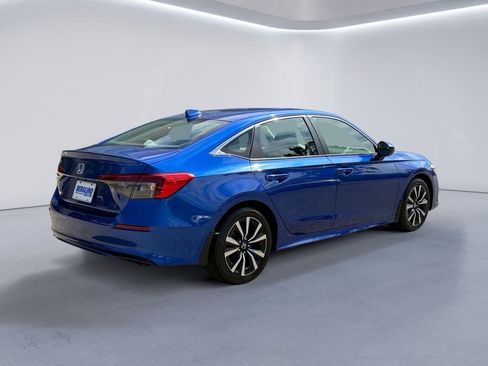 Used 2023 Honda Civic EX image 3