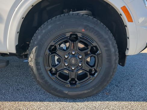 Used 2025 Ford Ranger Lariat w/ FX4 Off-Road Package image 9