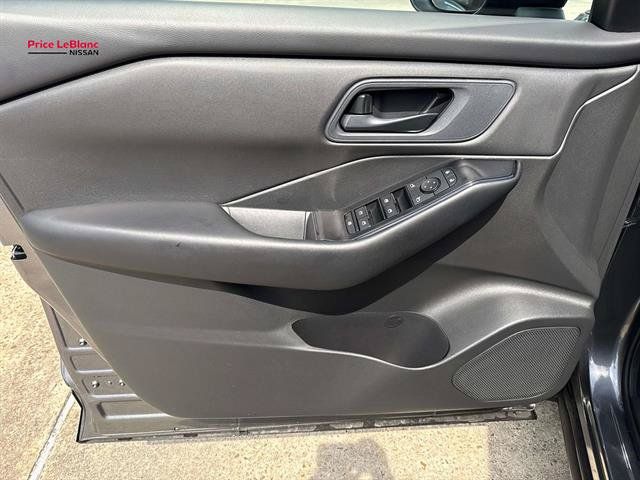 Used 2026 Nissan Rogue S FWD image 18