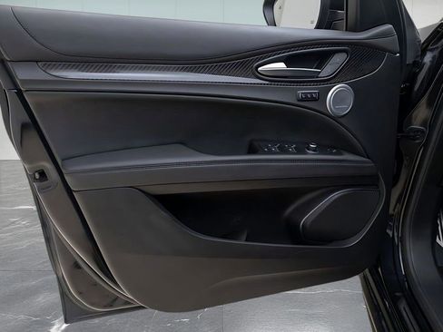 Used 2023 Alfa Romeo Stelvio Quadrifoglio image 23