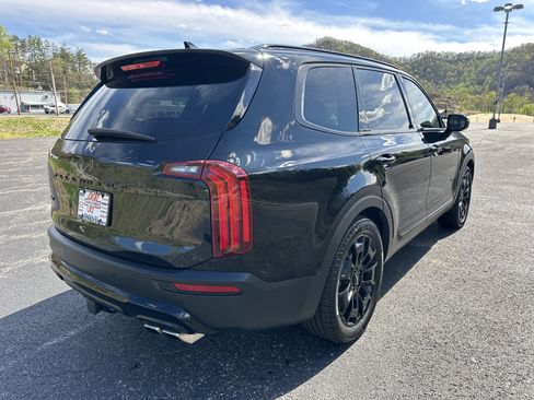 Used 2022 Kia Telluride SX w/ SX Prestige Package image 2