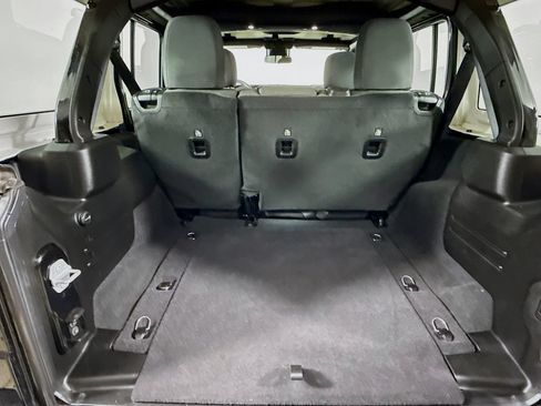 Used 2025 Jeep Wrangler Unlimited Rubicon AWD/4WD image 24