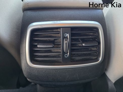 Used 2020 Kia Sorento LX image 27