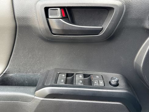 Used 2023 Toyota Tacoma SR AWD/4WD image 11