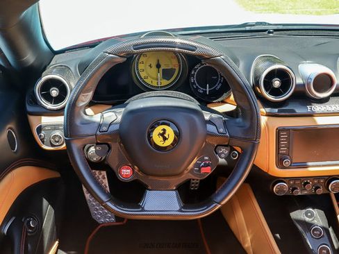 Used 2015 Ferrari California T RWD image 61