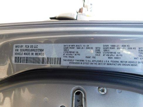 Used 2024 RAM 2500 Big Horn w/ Sport Appearance Package image 17