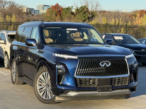Used 2025 INFINITI QX80 Sensory image 2
