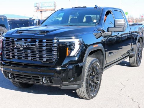 Used 2025 GMC Sierra 2500 Denali Ultimate image 2