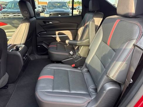Used 2024 Chevrolet Traverse RS FWD image 11