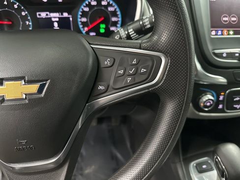 Used 2022 Chevrolet Equinox LS image 16