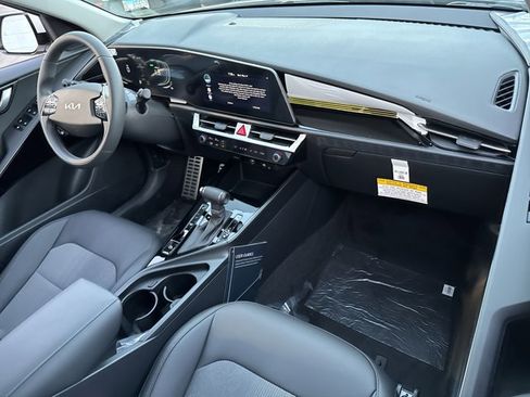 New 2025 Kia Niro EX Touring image 15