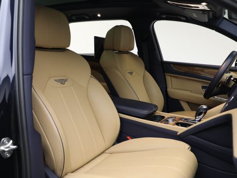 Certified 2024 Bentley Bentayga Extended Wheelbase AWD/4WD image 30