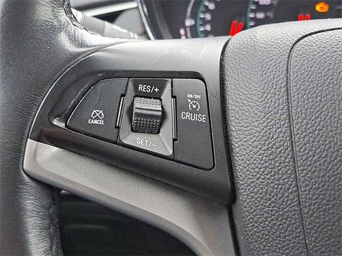 Used 2019 Chevrolet Trax LT w/ LT Convenience Package image 17