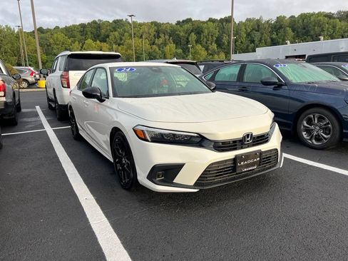 Used 2024 Honda Civic Sport image 3