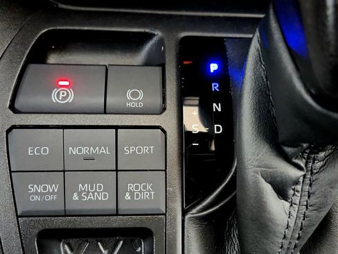 Certified 2022 Toyota RAV4 XLE w/ Convenience Package AWD/4WD image 35