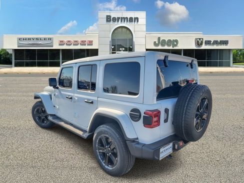 Used 2021 Jeep Wrangler Unlimited Sahara image 8