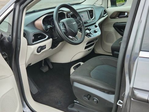 Used 2023 Chrysler Voyager LX FWD image 25