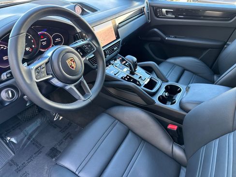 Certified 2023 Porsche Cayenne AWD/4WD image 4