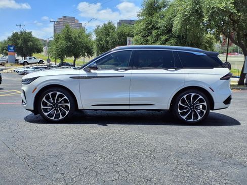 Used 2025 Lincoln Nautilus Black Label AWD/4WD image 9