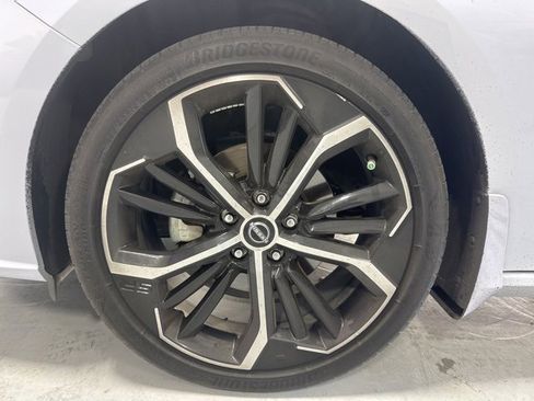 Used 2024 Nissan Altima 2.5 SR w/ SR Premium Package image 12