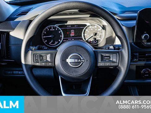 Used 2025 Nissan Pathfinder S image 29