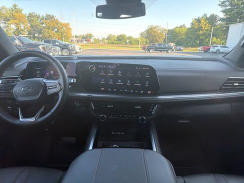Used 2025 Chevrolet Suburban RST w/ Comfort Package AWD/4WD image 15