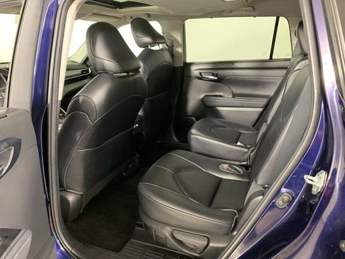 Used 2023 Toyota Highlander XLE AWD/4WD image 35