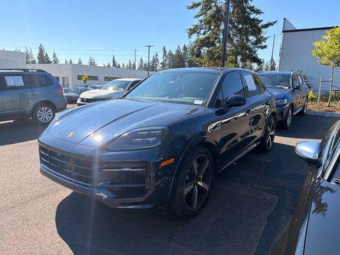Used 2024 Porsche Cayenne S AWD/4WD image 2