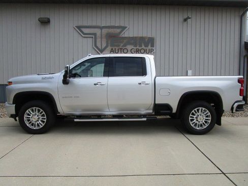 Used 2022 Chevrolet Silverado 2500 High Country w/ Z71 Off-Road Package image 4
