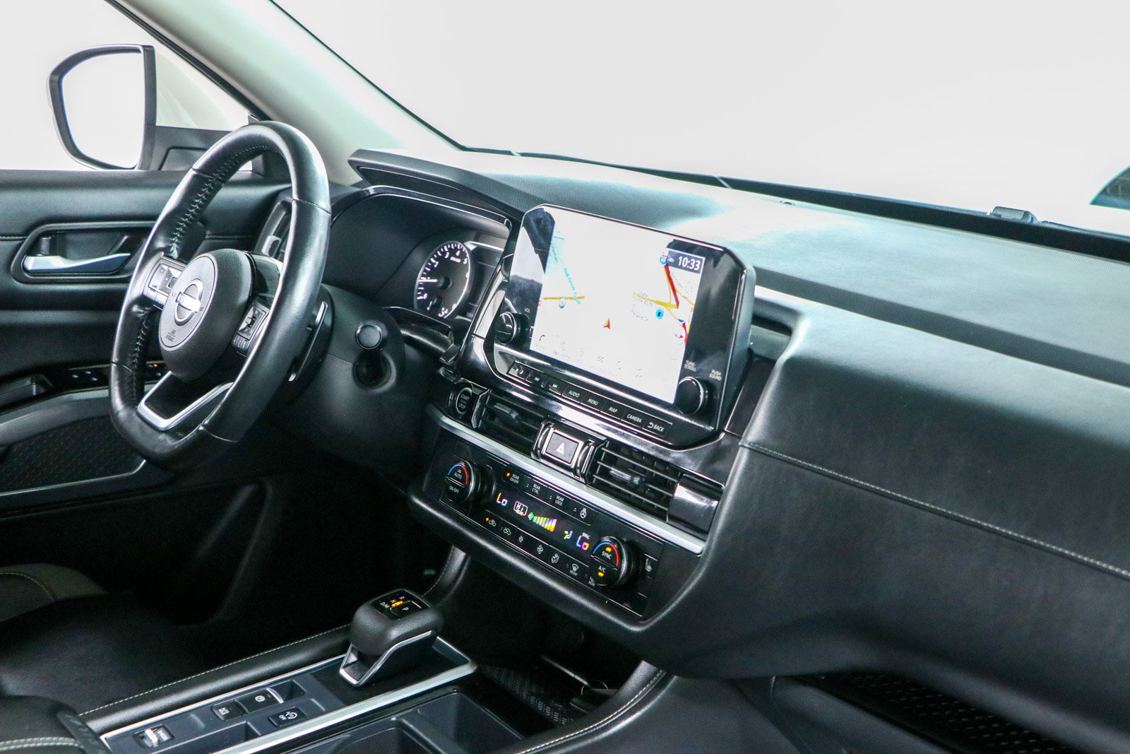 Used 2024 Nissan Pathfinder SL FWD image 26