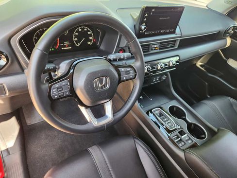 Used 2025 Honda Pilot Touring image 2