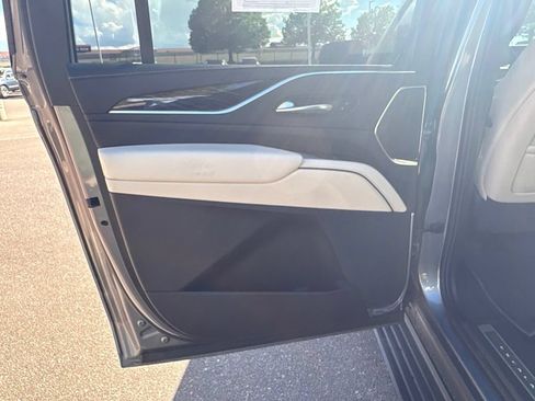 Used 2022 Cadillac Escalade ESV Sport w/ Touring Package AWD/4WD image 17
