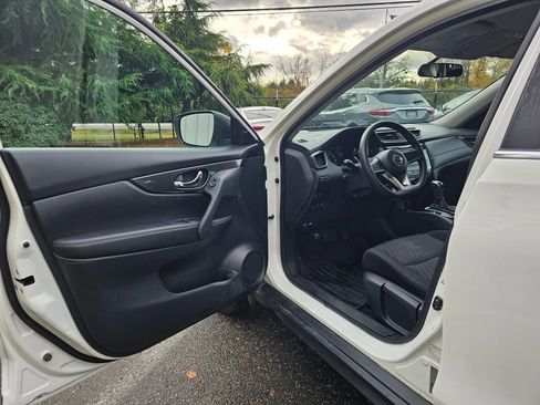 Used 2017 Nissan Rogue S image 17