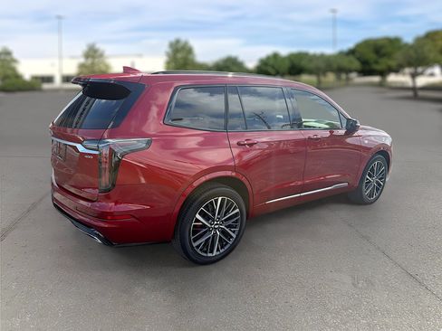 Used 2023 Cadillac XT6 Sport w/ Platinum Package AWD/4WD image 7