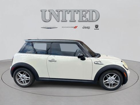 Used 2009 MINI Cooper S FWD image 2