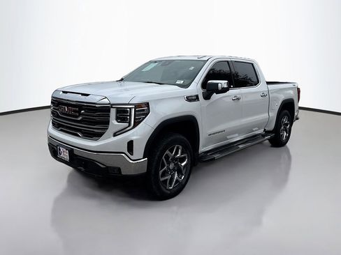 Used 2023 GMC Sierra 1500 SLT AWD/4WD image 3