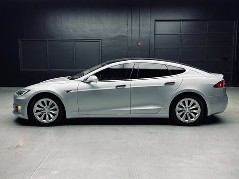 Used 2018 Tesla Model S 100D AWD/4WD image 4