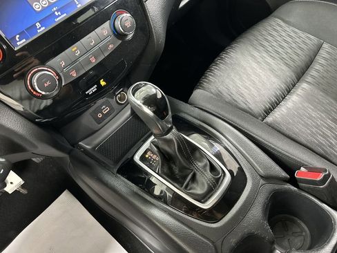 Used 2018 Nissan Rogue S AWD/4WD image 17