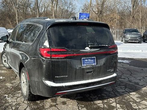 Used 2022 Chrysler Pacifica Limited image 5