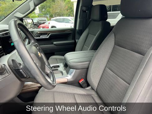 Used 2024 Chevrolet Silverado 1500 LT RWD image 10