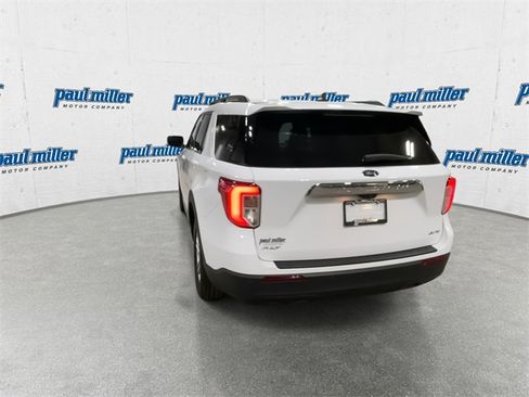Used 2023 Ford Explorer XLT image 9
